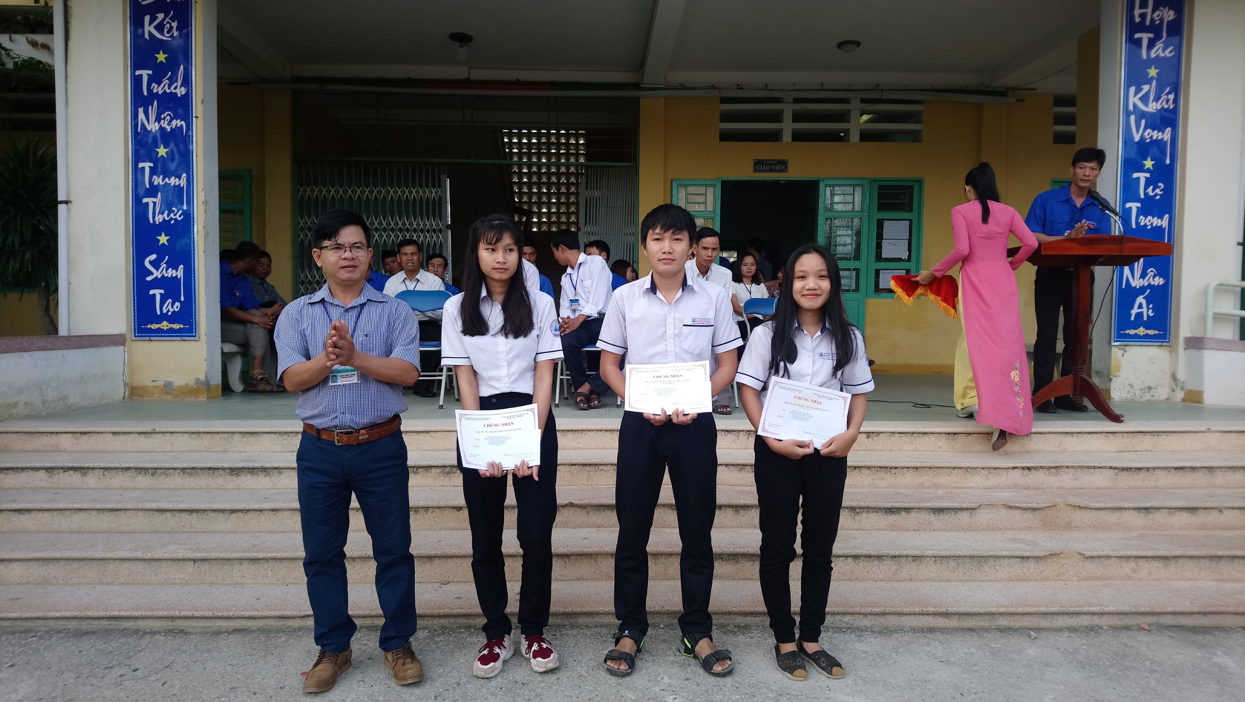 Trao giải Kỳ thi chọn Học sinh giỏi cấp trường năm học 2018-2019